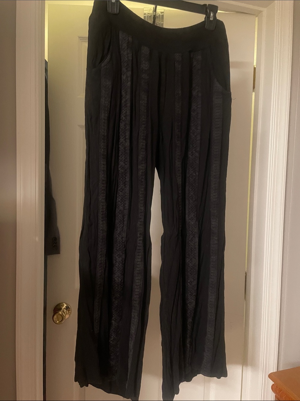 Women's Black Wide-Leg Textured Trousers